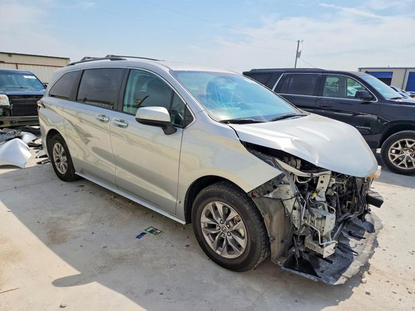 2024 TOYOTA SIENNA LE — Passenger 3/4