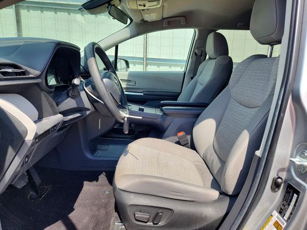 2024 TOYOTA SIENNA LE — DENT