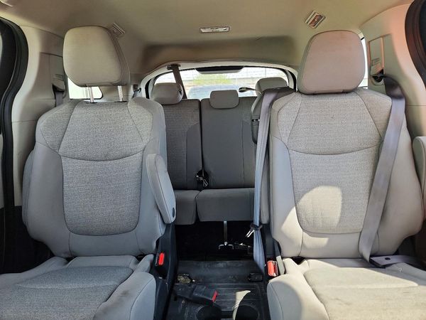 2024 TOYOTA SIENNA LE — SUVN
