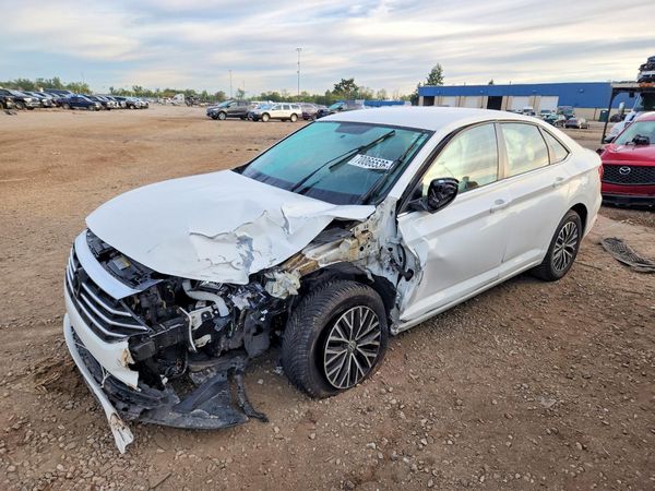 2021 VOLKSWAGEN JETTA S / SE / R-Line — Front 3/4