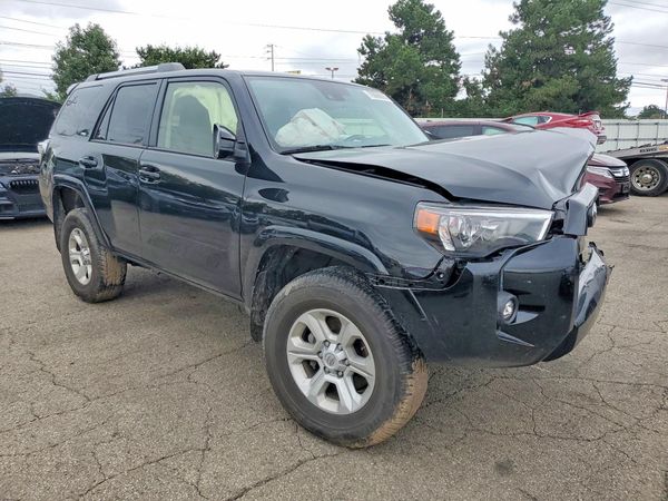 2024 TOYOTA 4RUNNER SR5 — Passenger 3/4