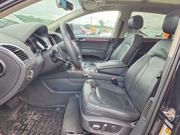 2013 AUDI Q7 Premium Plus — DENT