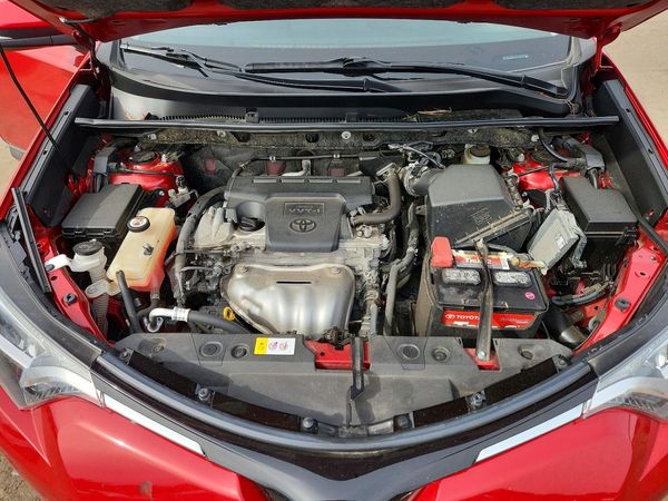 2017 TOYOTA RAV4 XLE — Engine bay