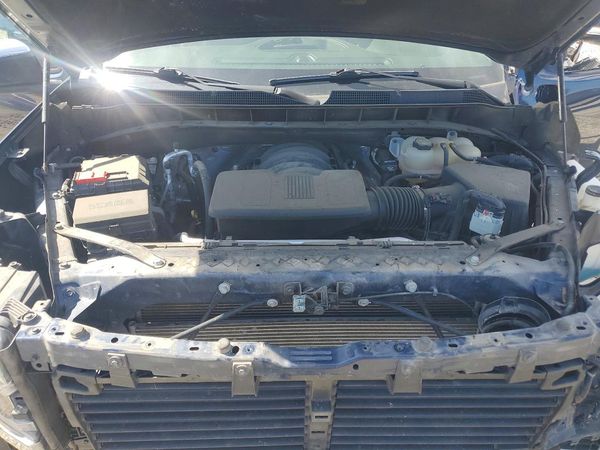2022 CHEVROLET SILVERADO LT — Engine bay