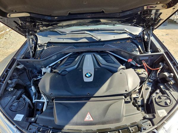 2016 BMW X5 — Engine bay