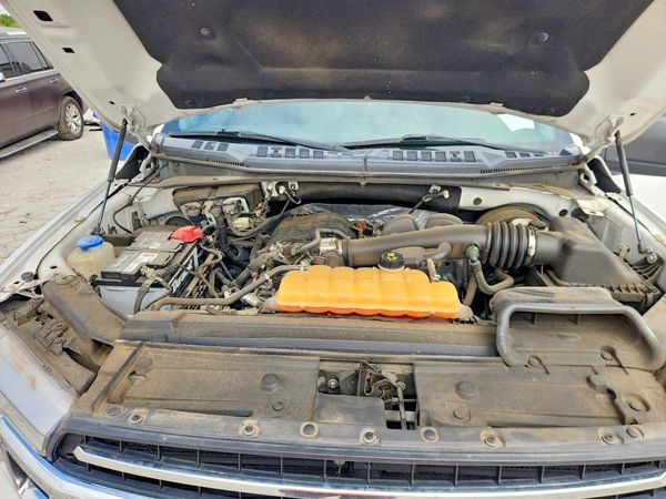 2018 FORD F150 — Engine bay