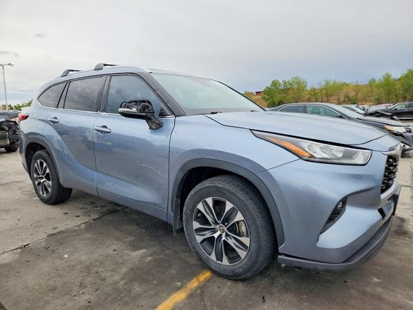 2020 TOYOTA HIGHLANDER XLE Nav — Passenger 3/4