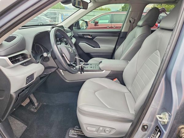 2020 TOYOTA HIGHLANDER XLE Nav — DENT