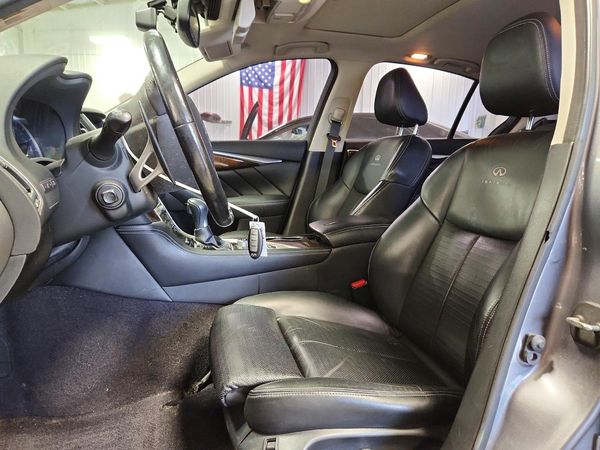 2014 INFINITI Q50 — DENT