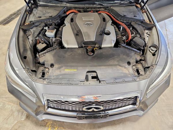 2014 INFINITI Q50 — Engine bay