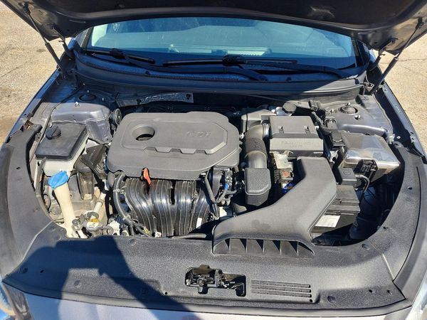 2019 HYUNDAI SONATA Eco Turbo, SE — Engine bay