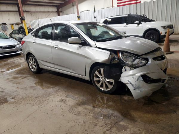 2013 HYUNDAI ACCENT GLS Premium/ SE — Passenger 3/4