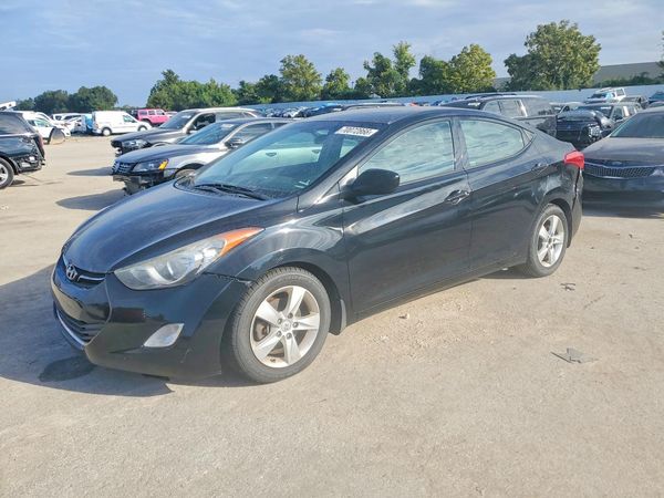 2013 HYUNDAI ELANTRA — DSFA — Front 3/4