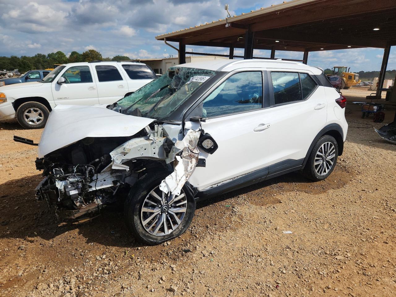 2023 NISSAN KICKS SV — Front 3/4