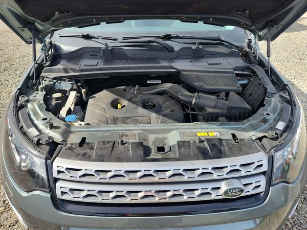 2016 LAND ROVER DISCOVERY HSE Lux — Engine bay
