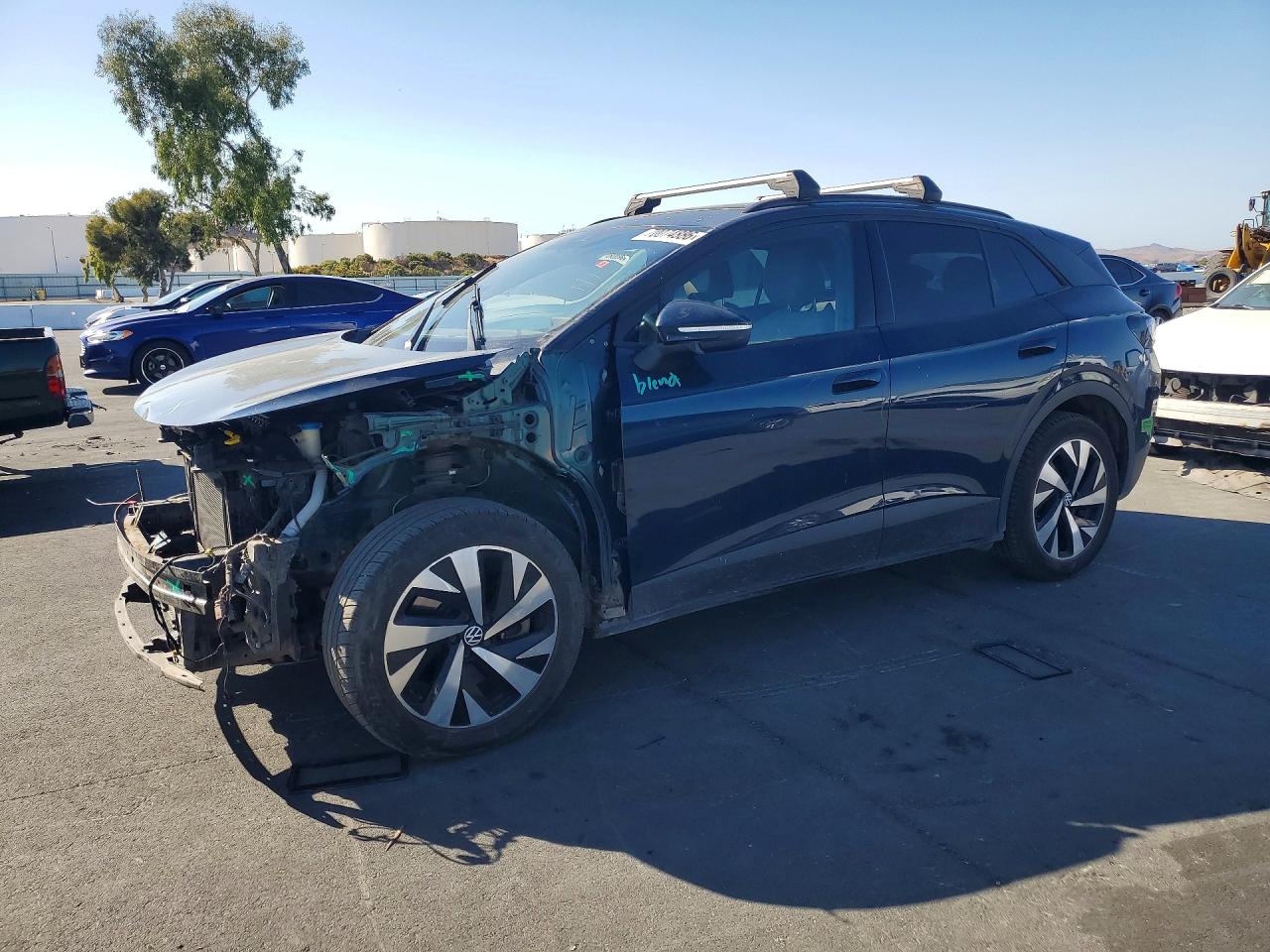 2023 VOLKSWAGEN ID.4 Pro — Front 3/4