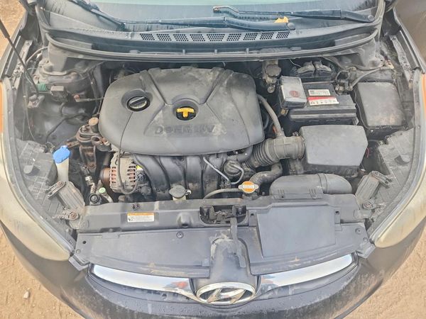 2012 HYUNDAI ELANTRA GLS(Middle grade) — Engine bay