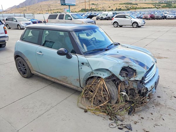 2013 MINI COOPER — Passenger 3/4