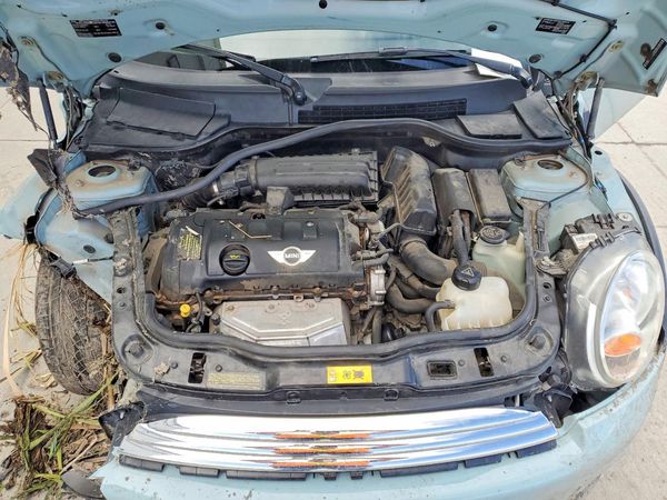 2013 MINI COOPER — Engine bay