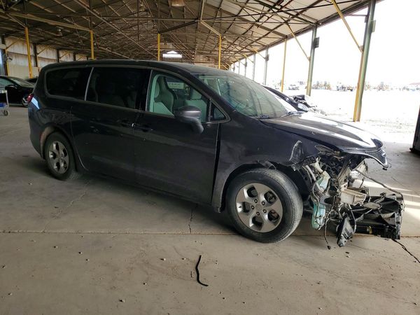 2017 CHRYSLER PACIFICA LX — Passenger 3/4