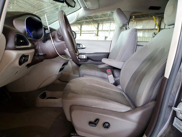 2017 CHRYSLER PACIFICA LX — DENT