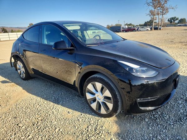 2024 TESLA MODEL Y — Passenger 3/4