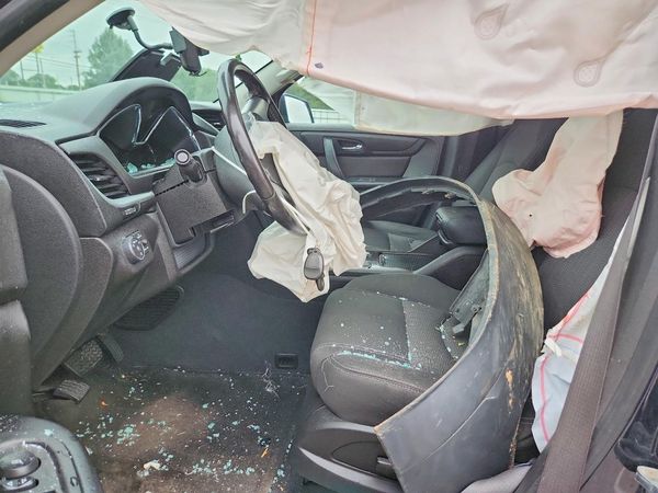 2015 CHEVROLET TRAVERSE 1LT — DENT