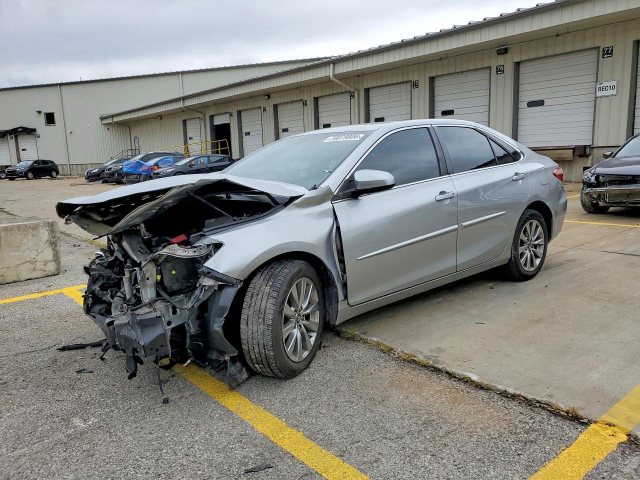 2016 TOYOTA CAMRY — Front 3/4