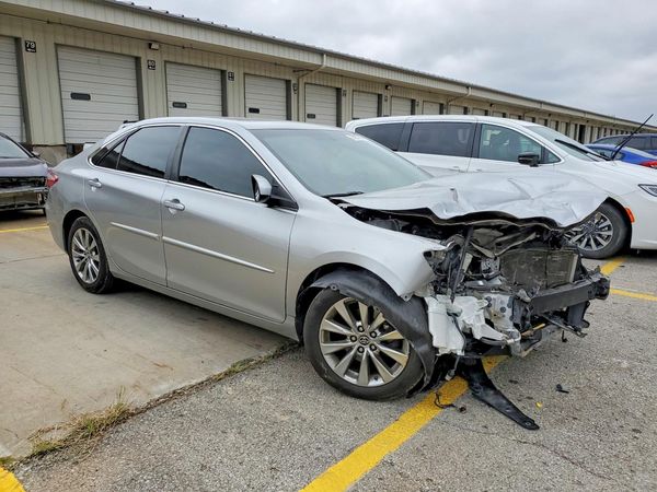 2016 TOYOTA CAMRY — Passenger 3/4