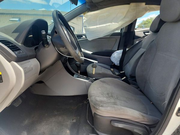 2012 HYUNDAI ACCENT GL (Middle-low grade) — DENT