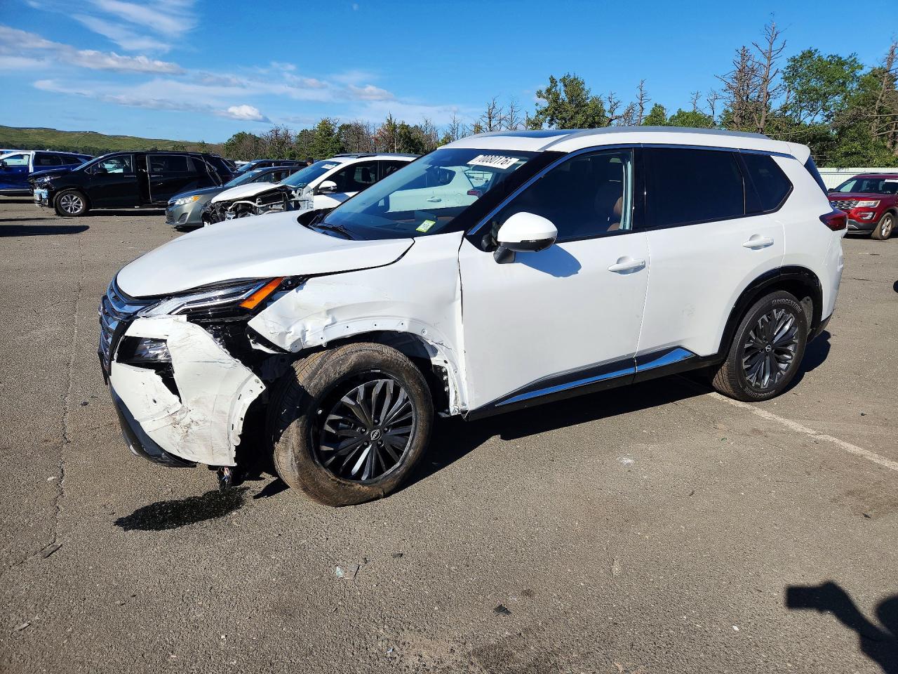 2026 NISSAN ROGUE Platinum — Front 3/4