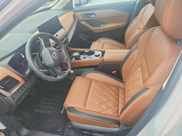 2026 NISSAN ROGUE Platinum — DENT