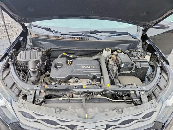 2019 CHEVROLET EQUINOX LT (1LT) — Engine bay