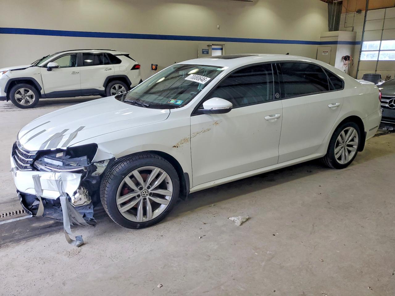 2019 VOLKSWAGEN PASSAT Wolfsburg — Front 3/4