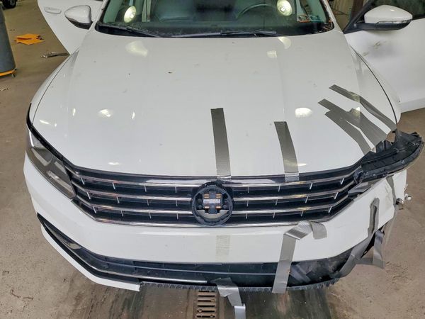 2019 VOLKSWAGEN PASSAT Wolfsburg — Engine bay