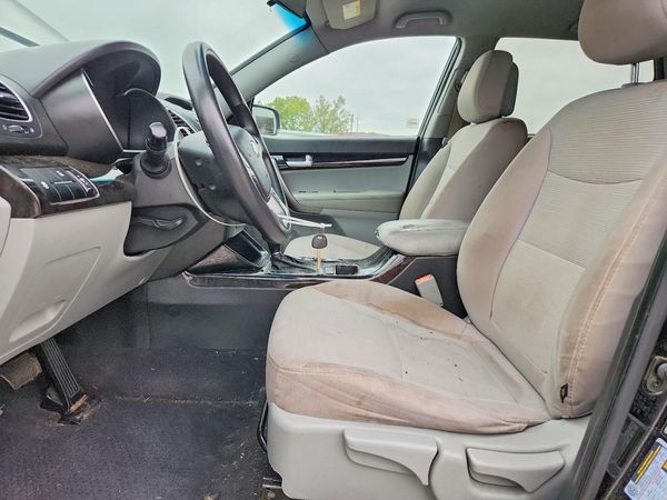 2014 KIA SORENTO Base/ LX — DENT