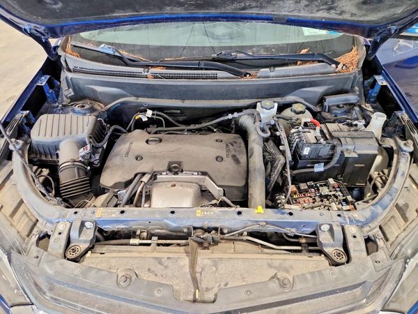 2019 CHEVROLET EQUINOX LT (2LT) — Engine bay