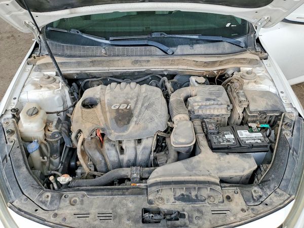 2014 KIA OPTIMA 2.4 EX STD/Premium /Tech — Engine bay