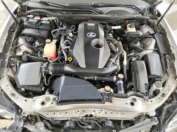 2017 LEXUS RC 200t — Engine bay