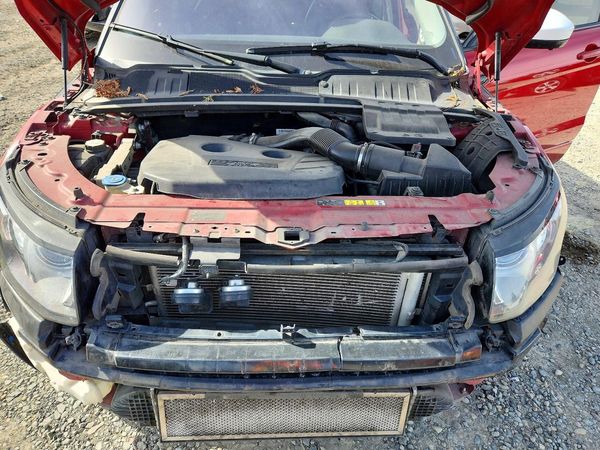 2015 LAND ROVER RANGEROVER Dynamic Premium — Engine bay