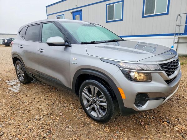 2021 KIA SELTOS LX — Passenger 3/4