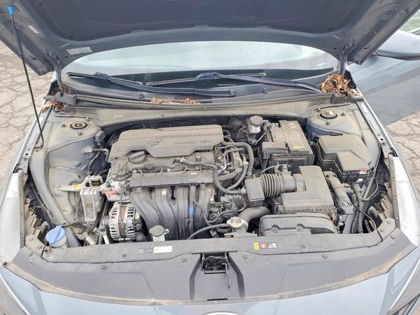 2022 HYUNDAI ELANTRA SEL — Engine bay