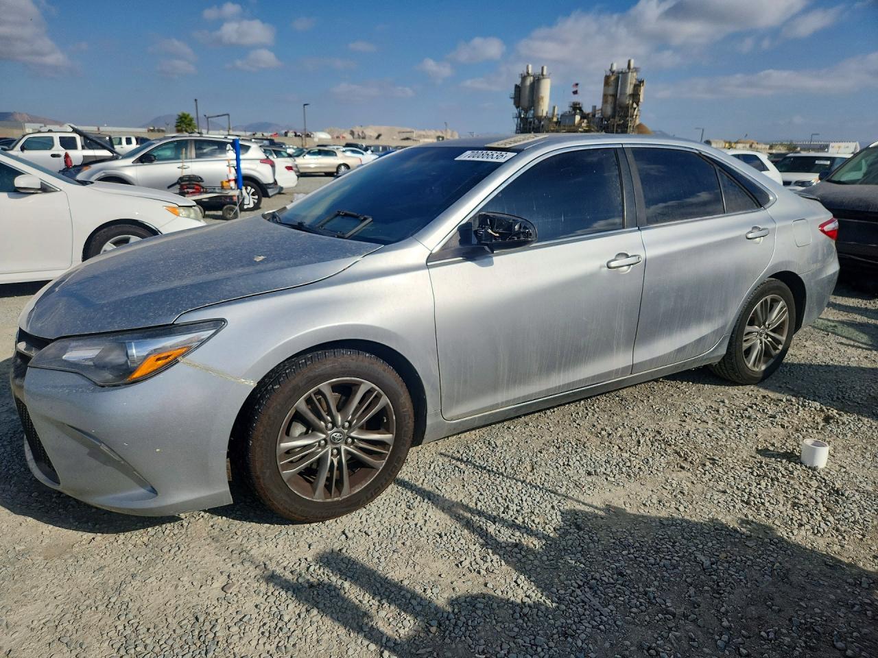 2017 TOYOTA CAMRY LE/SE/XLE/XSE — Front 3/4