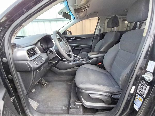 2019 KIA SORENTO L, LX, S — DENT