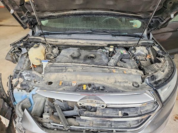 2017 FORD EDGE SE — Engine bay