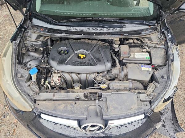 2014 HYUNDAI ELANTRA GLS (Middle) — Engine bay