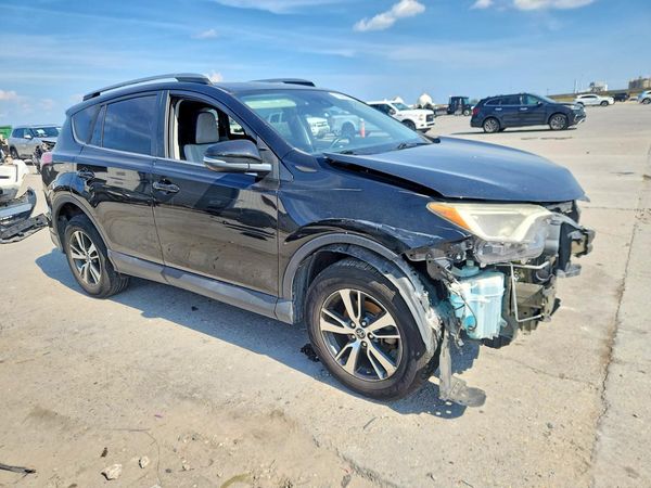 2017 TOYOTA RAV4 XLE — Passenger 3/4