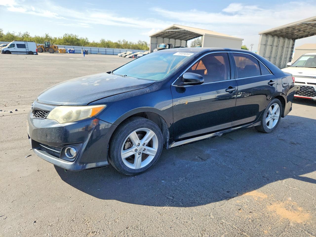 2014 TOYOTA CAMRY — Front 3/4