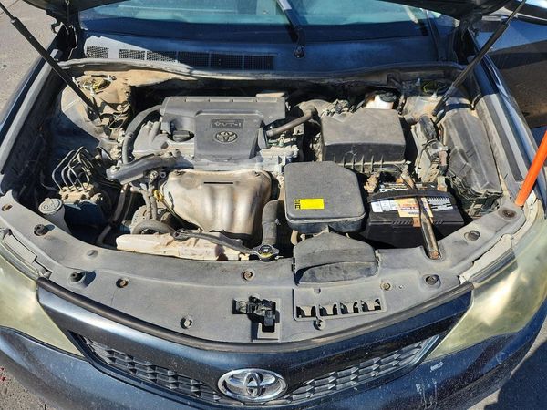 2014 TOYOTA CAMRY — Engine bay