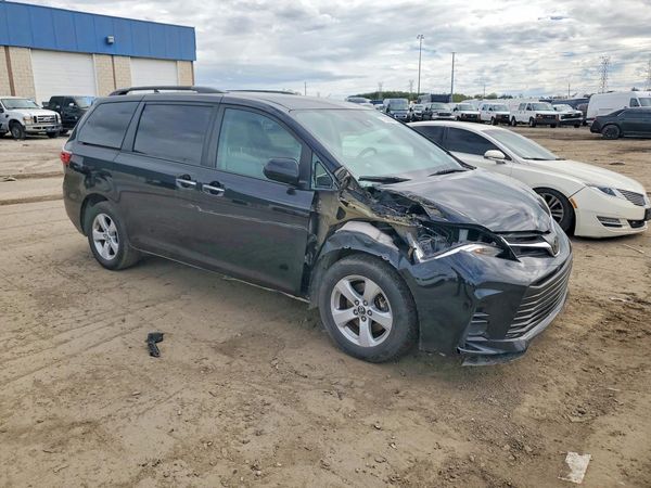2020 TOYOTA SIENNA E grade — Passenger 3/4